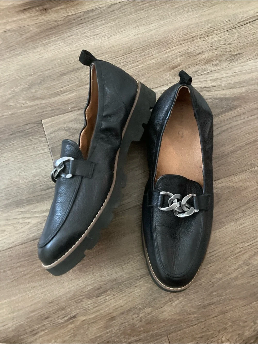 Vionic Black Leather Chain-Accent Loafers Sz 10